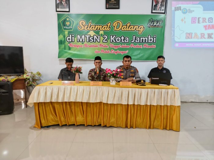 Polda Jambi dan BNN Provinsi Sambangi MTsN 2 Kota Jambi, Bekali Siswa Imun terhadap Narkoba dan Radikalisme