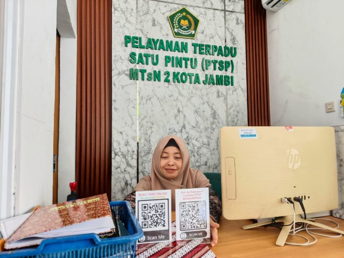 Transformasi Layanan Publik MTsN 2 Kota Jambi: Buku Tamu Online dan Survey Digital
