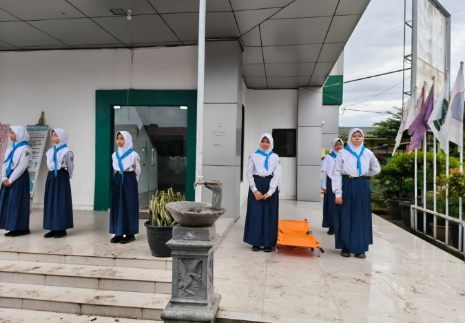 Tegap di Barisan, Sigap di Posko: PMR MTsN 2 Kota Jambi Beraksi