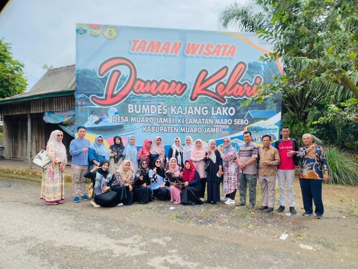 Tenaga Kependidikan MTsN 2 Kota Jambi Dampingi Rombongan Studi Tiru Kemenag Kota Batam ke Kompleks Candi Muaro Jambi