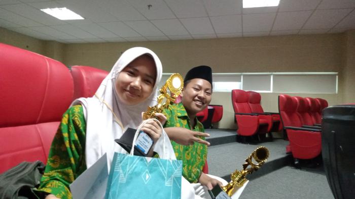 JUARA 1 DAN 2 GEBYAR FISIKA JUARA 1 DAN 2 GEBYAR FISIKA