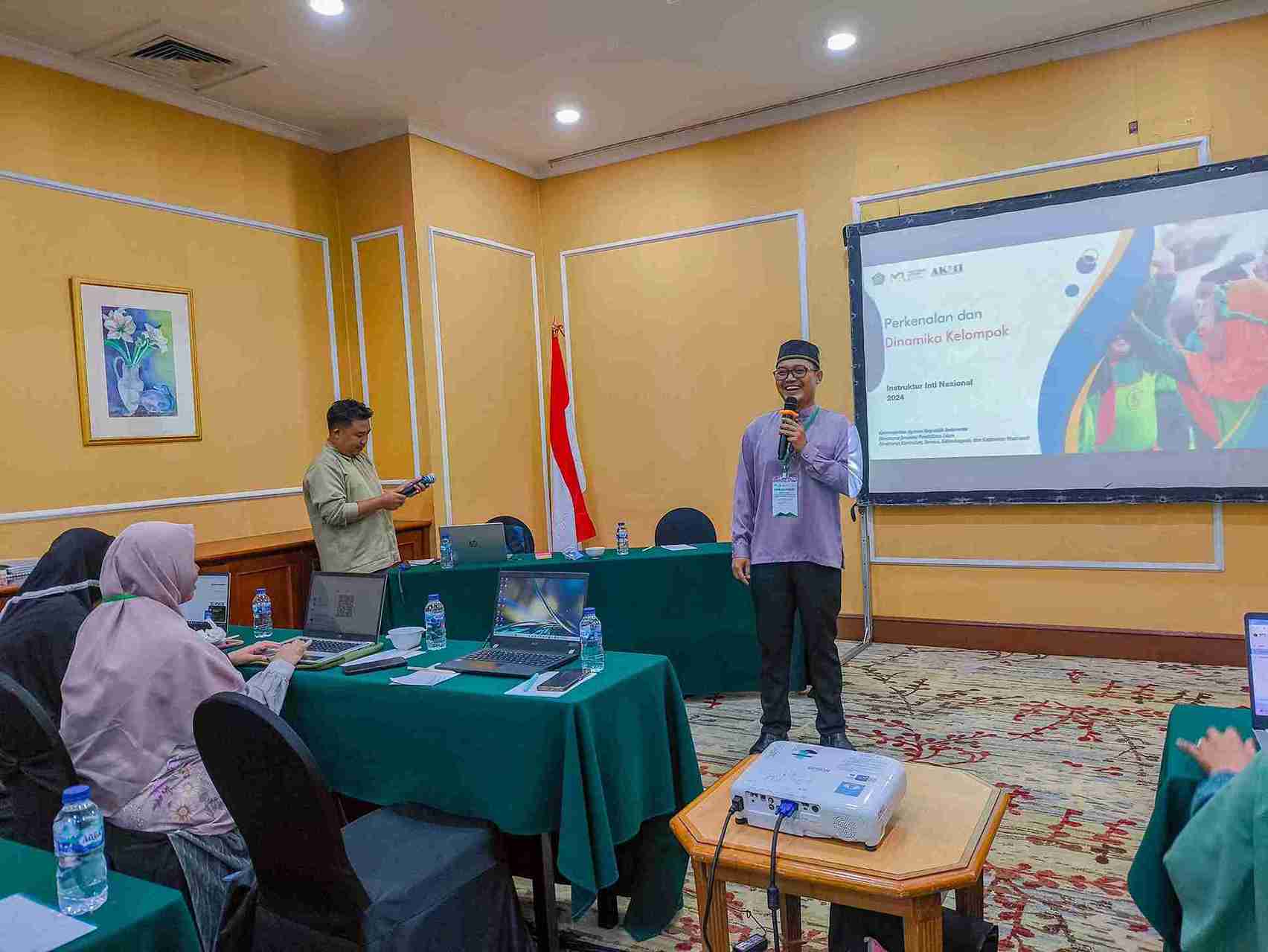 Guru MTsN 2 Kota Jambi Berprestasi