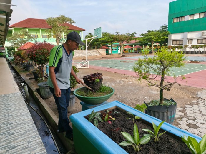 Upaya MTsN 2 Kota Jambi Wujudkan Kantor Ramah Lingkungan
