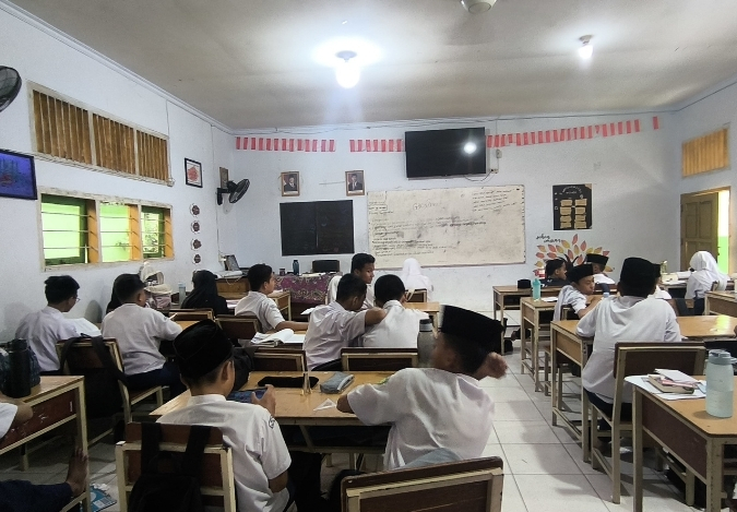 Mengenal Sejarah Kelam Bangsa: G30S PKI Dibedah Ekskul Olimpiade IPS Mengenal Sejarah Kelam Bangsa: G30S PKI Dibedah Ekskul Olimpiade IPS