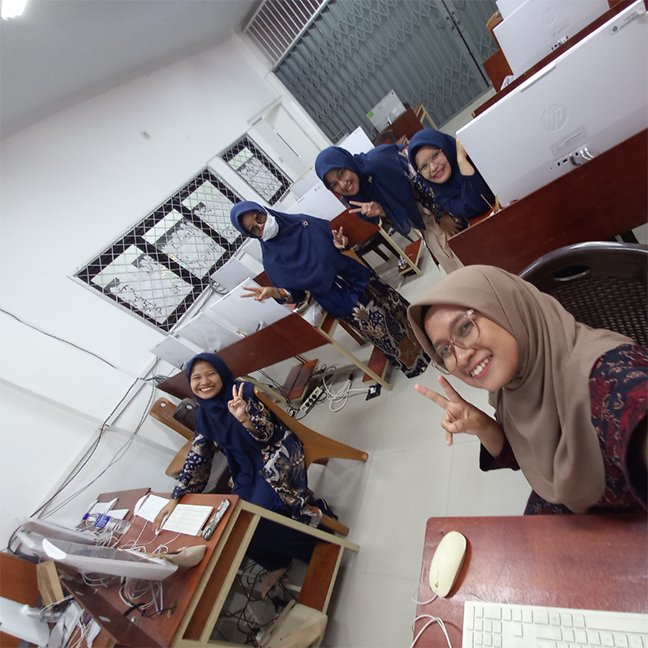 Lima Srikandi di Balik Layar CBT SPMB 2025 MTsN 2 Kota Jambi