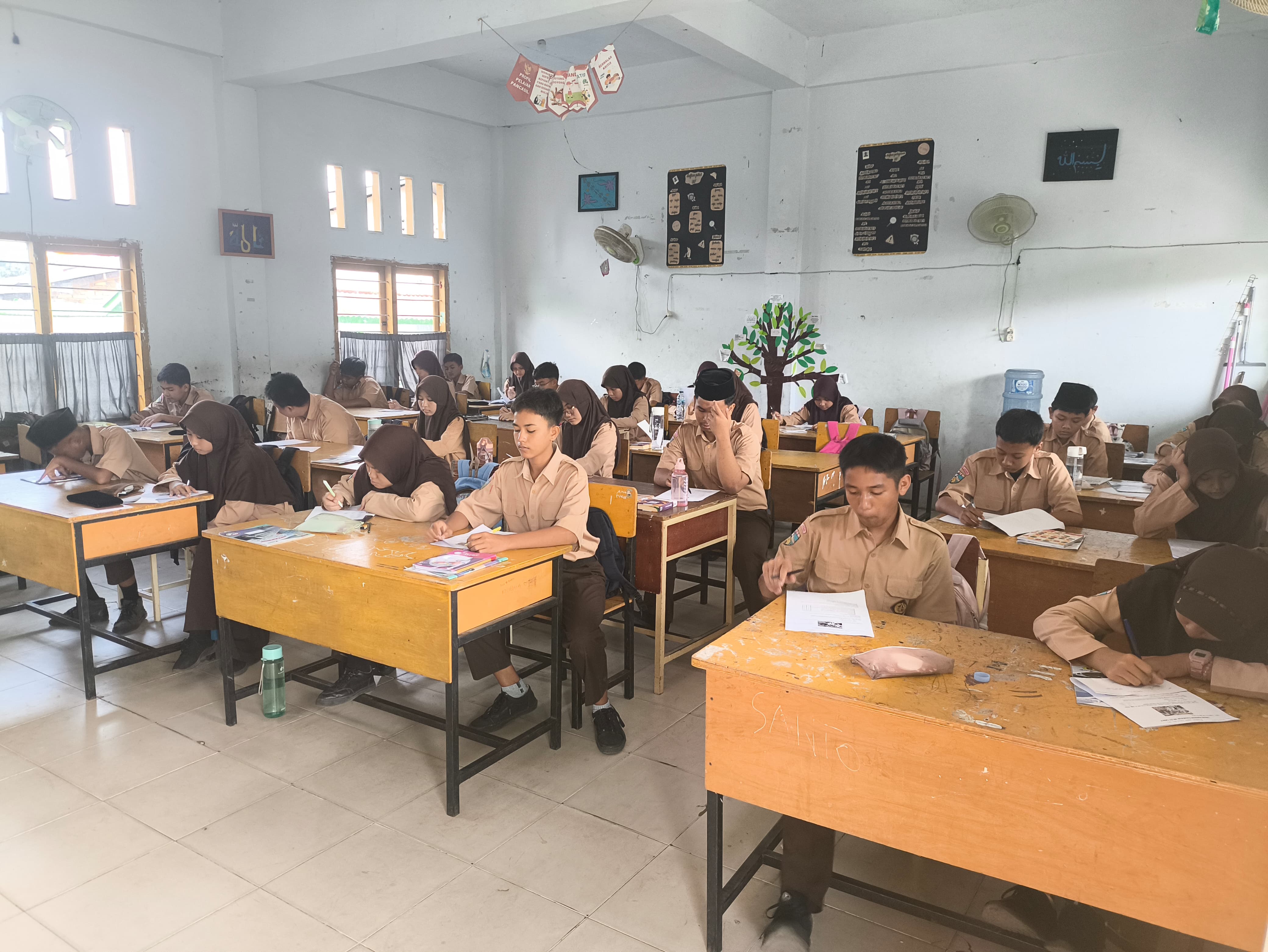 Numerasi Kelas 9F: Soal AKM SPLDV Latih Logika dan Strategi
