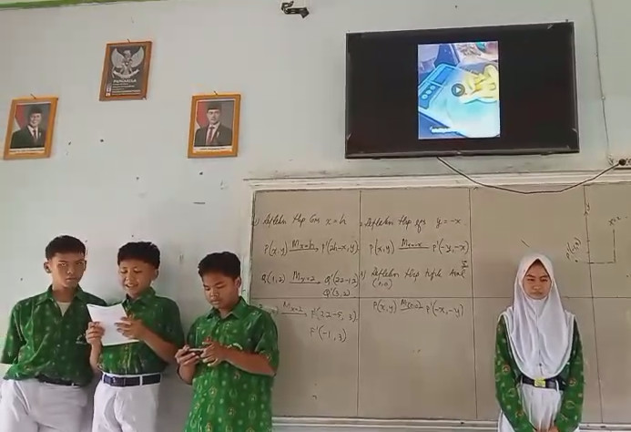 Merancang Ide Usaha Berbasis Visual di MTsN 2 Kota Jambi Merancang Ide Usaha Berbasis Visual di MTsN 2 Kota Jambi