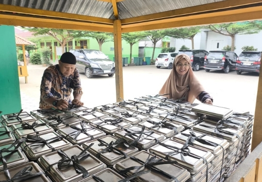 Guru Piket dan Petugas MTsN 2 Kota Jambi Siapkan Distribusi MBG Guru Piket dan Petugas MTsN 2 Kota Jambi Siapkan Distribusi MBG