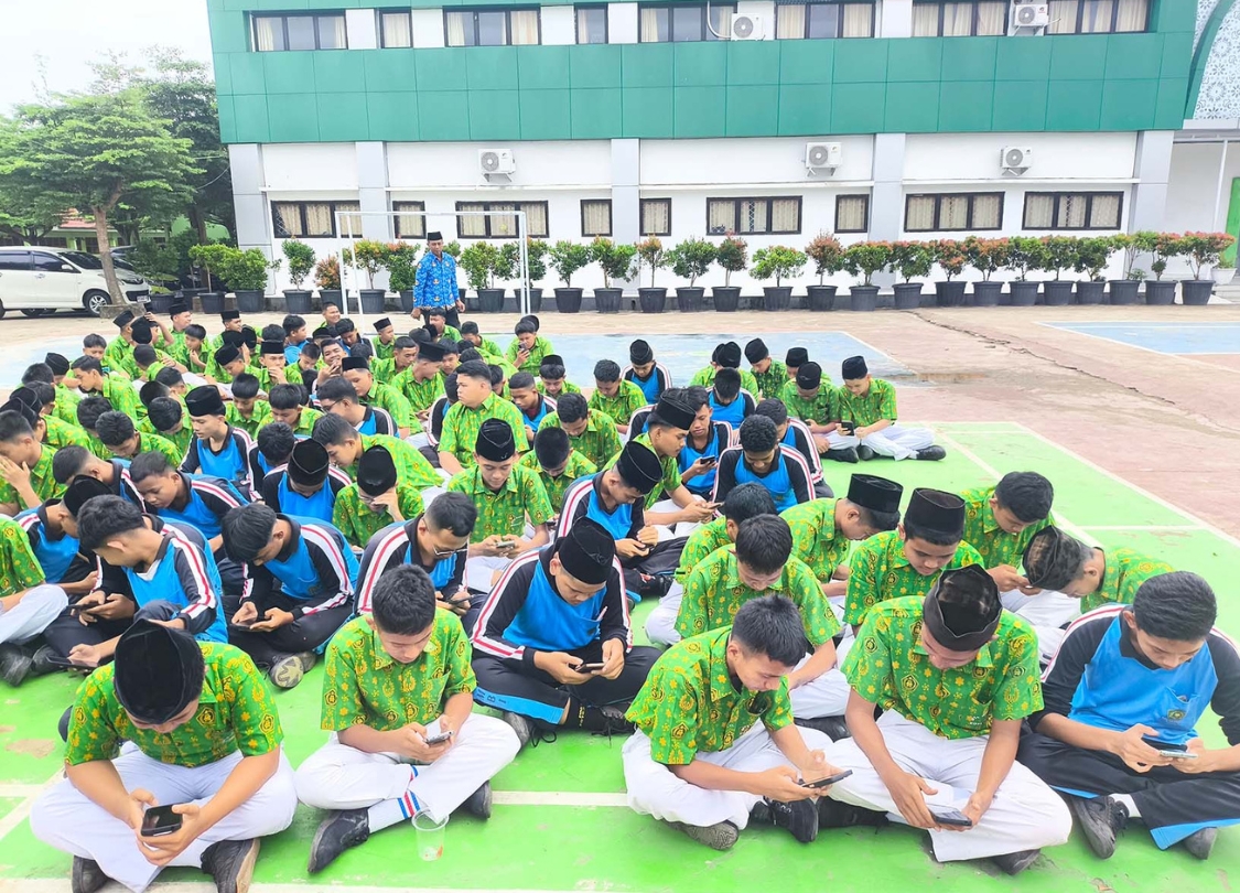 Pembelajaran Era Digital: MTsN 2 Kota Jambi Gelar Simulasi UM Bermodal Gawai