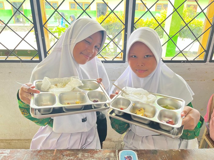 MBG Kelas 8E, 8G, 8H, dan 8I: Dua Hari Penuh Gizi dan Kebahagiaan di MTsN 2 Kota Jambi MBG Kelas 8E, 8G, 8H, dan 8I: Dua Hari Penuh Gizi dan Kebahagiaan di MTsN 2 Kota Jambi