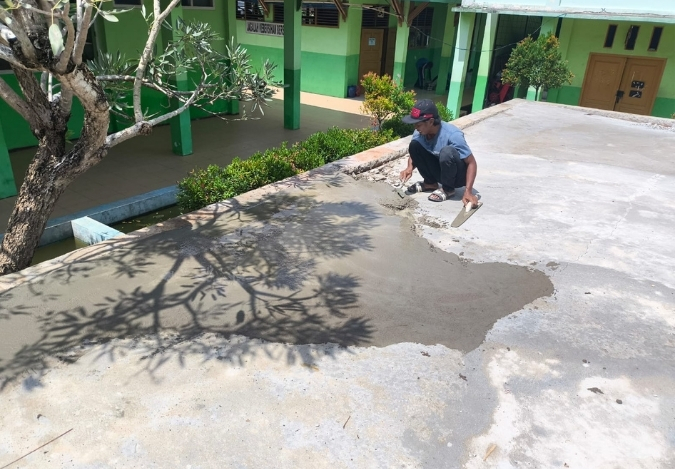 Finishing Panggung Kreasi MTsN 2 Kota Jambi untuk Sempurnakan Hasil Akhir