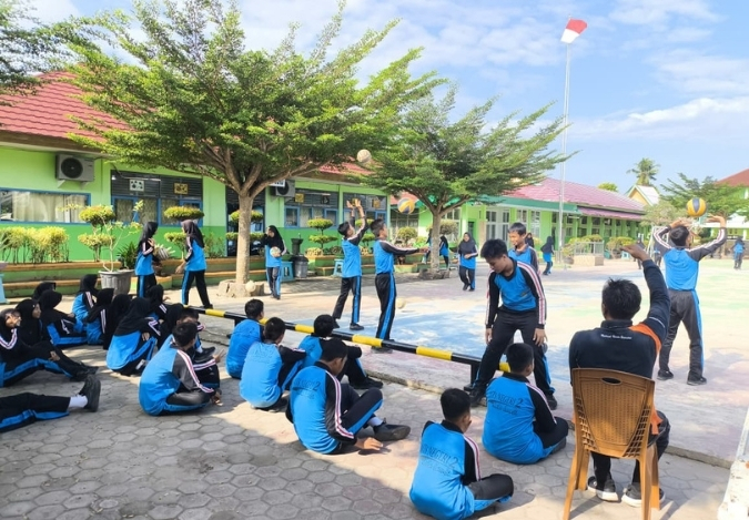 Olah Raga Bola Voli: Menumbuhkan Sportivitas dan Kerja Sama di 8I Olah Raga Bola Voli: Menumbuhkan Sportivitas dan Kerja Sama di 8I