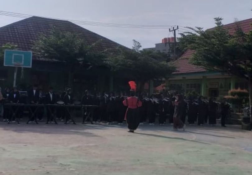 Dentum Drumband Iringi Semangat Merah Putih di MTsN 2 Kota Jambi