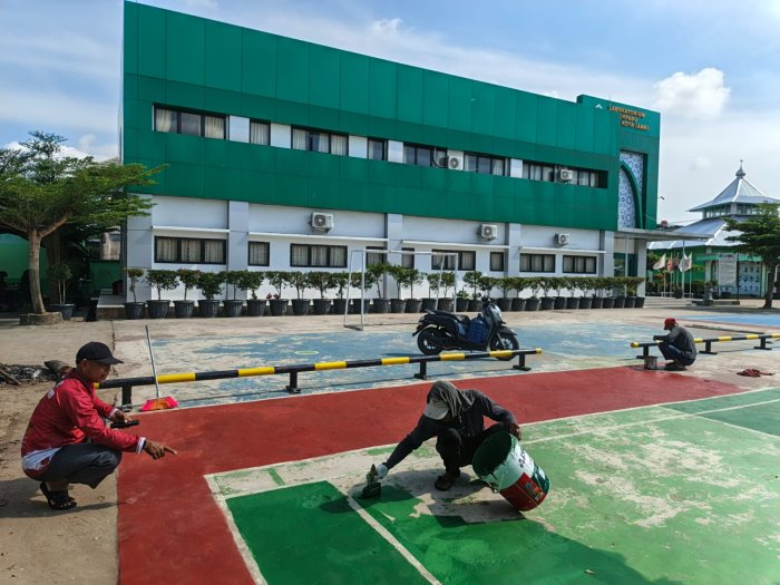 Lapangan Madrasah MTsN 2 Kota Jambi Bersolek Menjelang Upacara Hari Senin Bersama Bapak Kepala kemenag dan HAB 2026