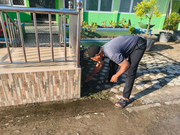 Konsistensi Tenaga Kependidikan MTsN 2 Kota Jambi dalam Menjaga Kebersihan dan Estetika Madrasah