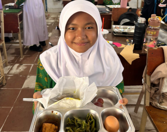 Kelas 8I MTsN 2 Kota Jambi Wujudkan Kebersamaan Lewat MBG