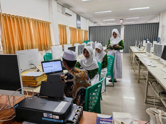 Kesungguhan Siswa Tuntaskan Setoran Hafalan Mapel Mulok