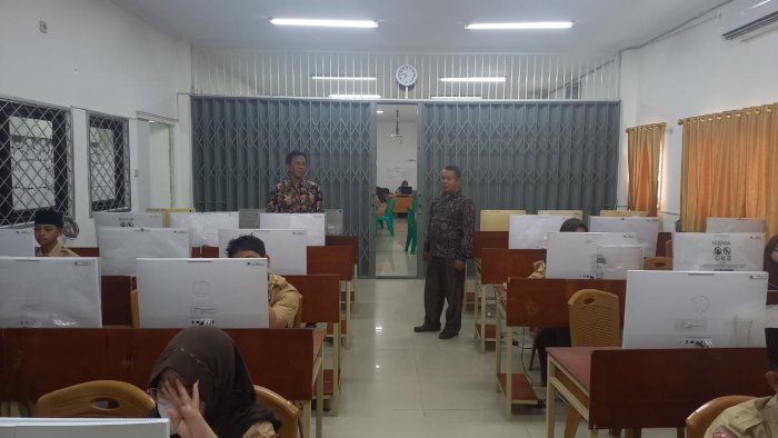 Waka Kurikulum dan Kesiswaan Pastikan Siswa Fokus di Lab Komputer