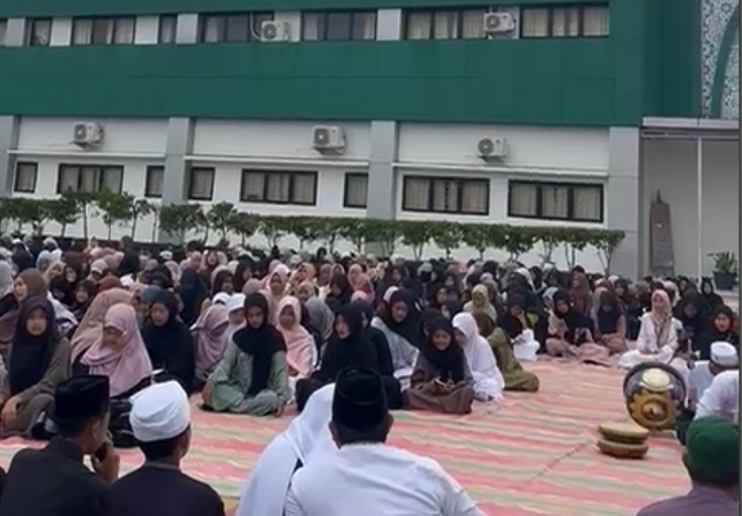Peringatan Hari Santri di MTsN 2 Kota Jambi Diwarnai dengan Sholawat dan Muraja`ah Peringatan Hari Santri di MTsN 2 Kota Jambi Diwarnai dengan Sholawat dan Muraja`ah
