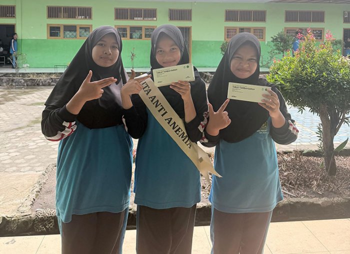 Jemput Bola, Duta Anti Anemia MTsN 2 Kota Jambi Keliling Kelas Pastikan Siswi Sehat