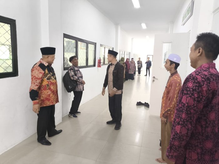 Bapak kepala Kemenag Kota Jambi dan Tim Penmad Tinjau Persiapan OMI di MTsN 2 Kota Jambi