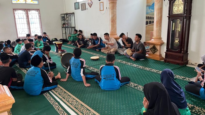 Shohibul Muslimin Mantapkan Kekompakan dan Harmoni Lewat Latihan Hadroh Rutin