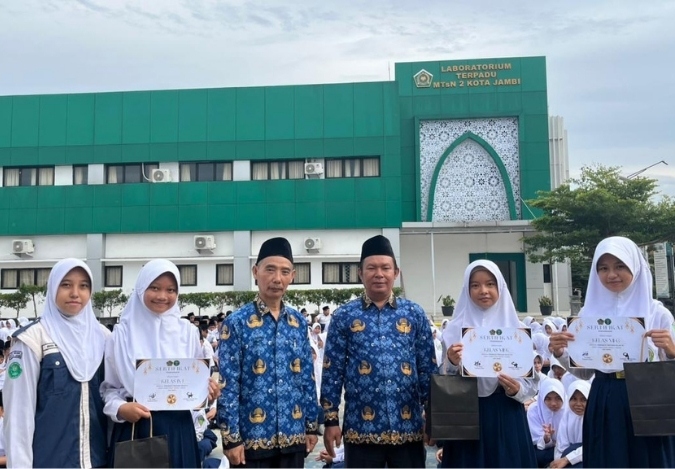 Sumpah Pemuda Bertabur Prestasi: MTsN 2 Kota Jambi Apresiasi Para Juara Lomba Hari Santri