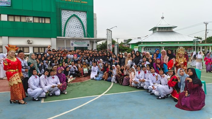 Semarak Hari Guru Nasional 2025 di MTsN 2 Kota Jambi