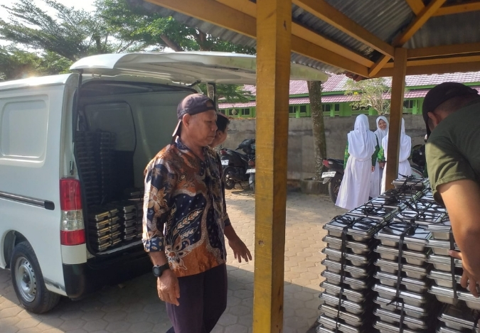 MBG Hadir Pagi, Siap Temani Istirahat Siswa MTsN 2 Kota Jambi MBG Hadir Pagi, Siap Temani Istirahat Siswa MTsN 2 Kota Jambi