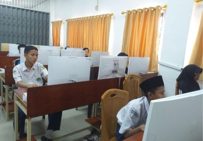 Asesmen Digital Mapel Informatika Kelas 9D Berjalan Lancar