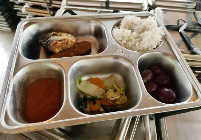 Anggur di Tangan, Senyum di Wajah: MBG Hari Kamis