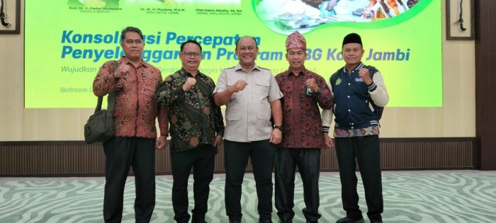 Drs. Ahmad Syukri Hadiri Acara Konsolidasi Program MBG Menuju Indonesia Emas 2045 Drs. Ahmad Syukri Hadiri Acara Konsolidasi Program MBG Menuju Indonesia Emas 2045