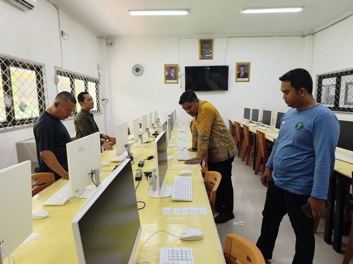 Pantau Kesiapan OMI 2026: Kabid Penmad dan Plt Kakankemenag Cek Laboratorium Komputer