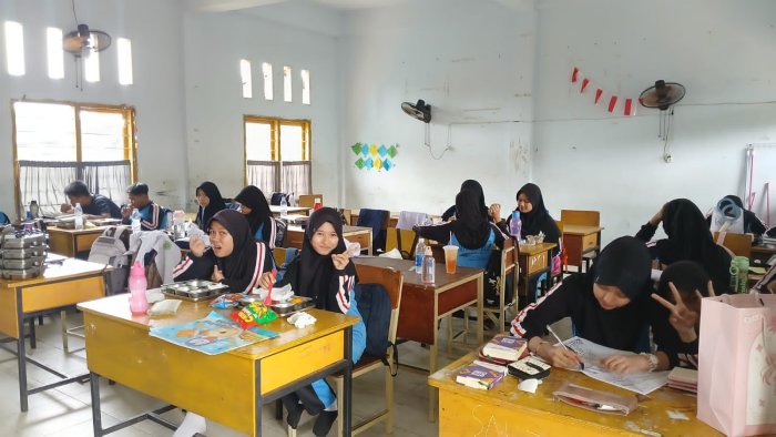 MBG 9F: Saus Ayam yang Menghangatkan, Toge yang Menyegarkan MBG 9F: Saus Ayam yang Menghangatkan, Toge yang Menyegarkan