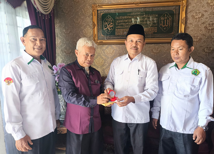 Kenang Almarhumah Jeanny Eva Krisna, MTsN 2 Kota Jambi Kunjungan Silaturahmi