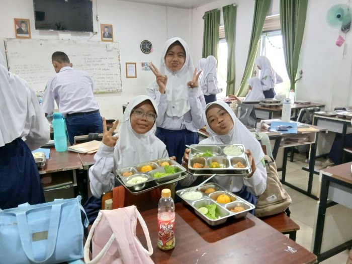 Dari Ayam Goreng ke Sandwich: Lima Hari Rasa di Kelas Madrasah