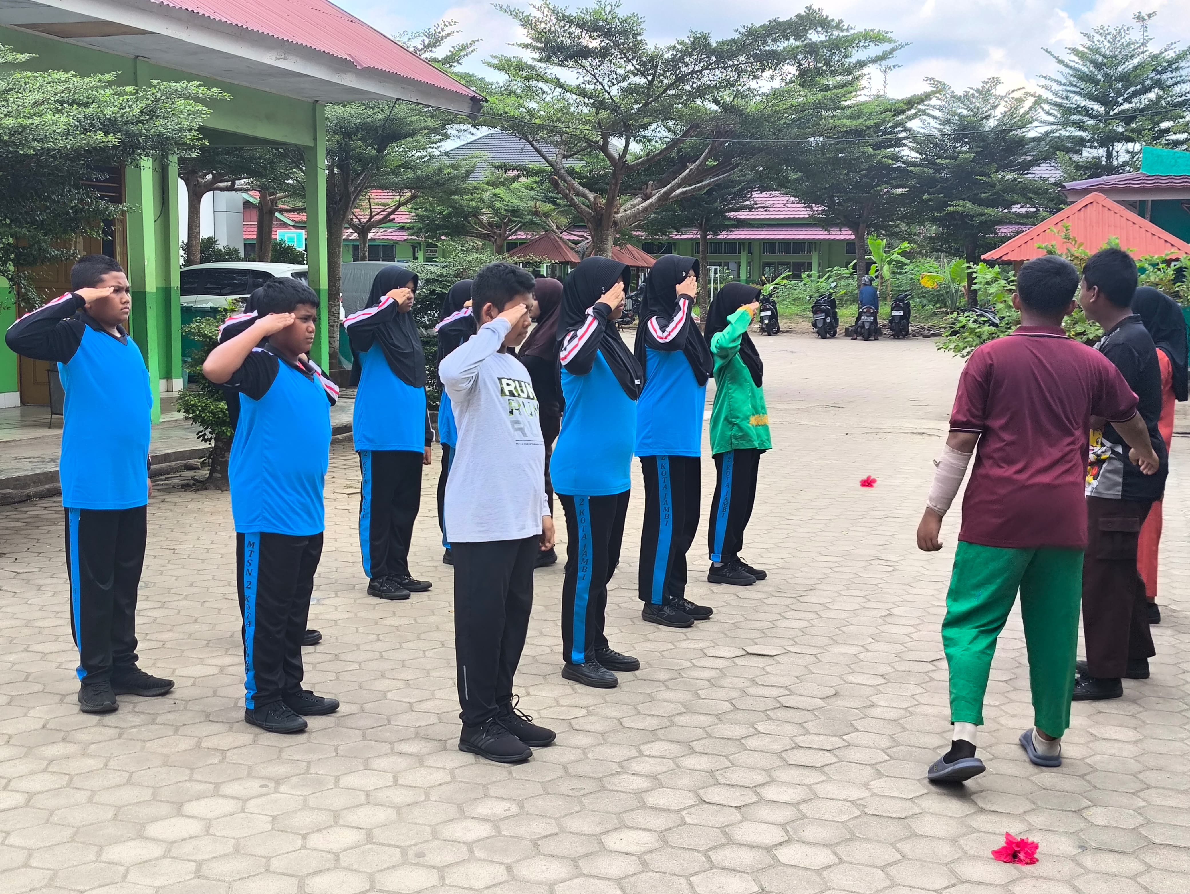 Ekstrakurikuler Pramuka MTsN 2 Kota Jambi Latihan Materi LBB
