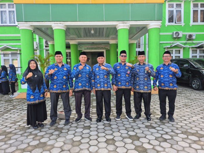 Semangat Disiplin ASN, Kepala MTsN 2 Kota Jambi Ikut Apel Nasional