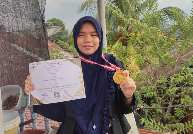 Dari Layar ke Prestasi: Fathiyyah Azzahra Juara 1 Olimpiade Matematika