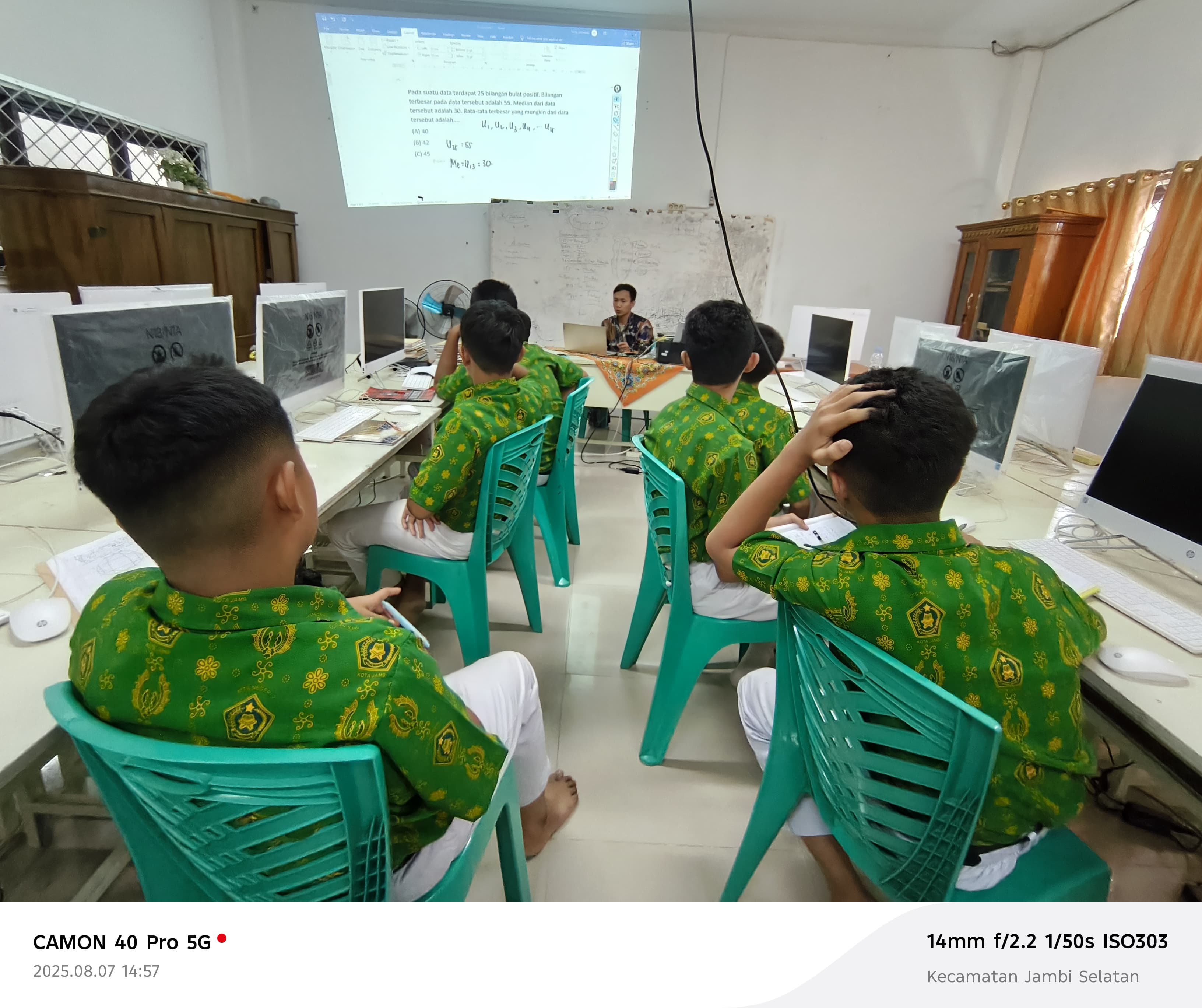 Pembinaan Olimpiade Matematika MTsN 2 Kota Jambi untuk OSN, KSM, dan Nuansa Matematika Pembinaan Olimpiade Matematika MTsN 2 Kota Jambi untuk OSN, KSM, dan Nuansa Matematika