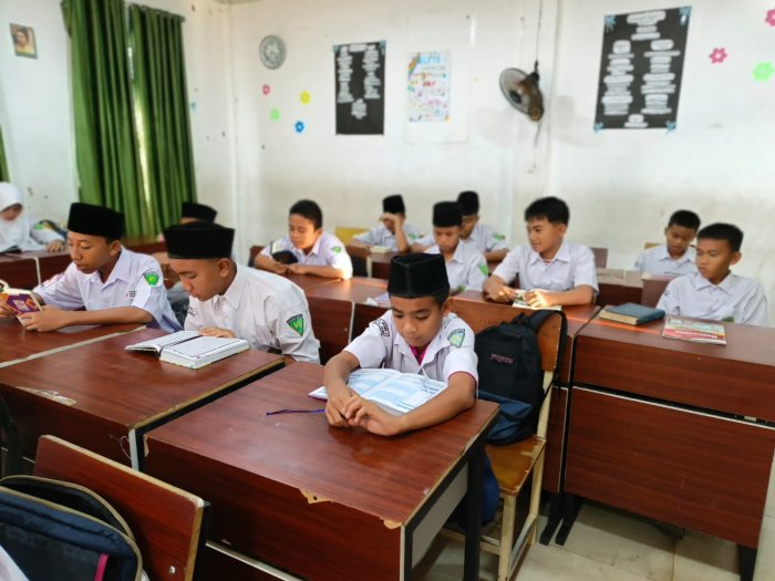 Tadarus Al-Quran di Bulan Ramadan: Keistimewaan Spiritual dan Dampak Positif bagi Siswa