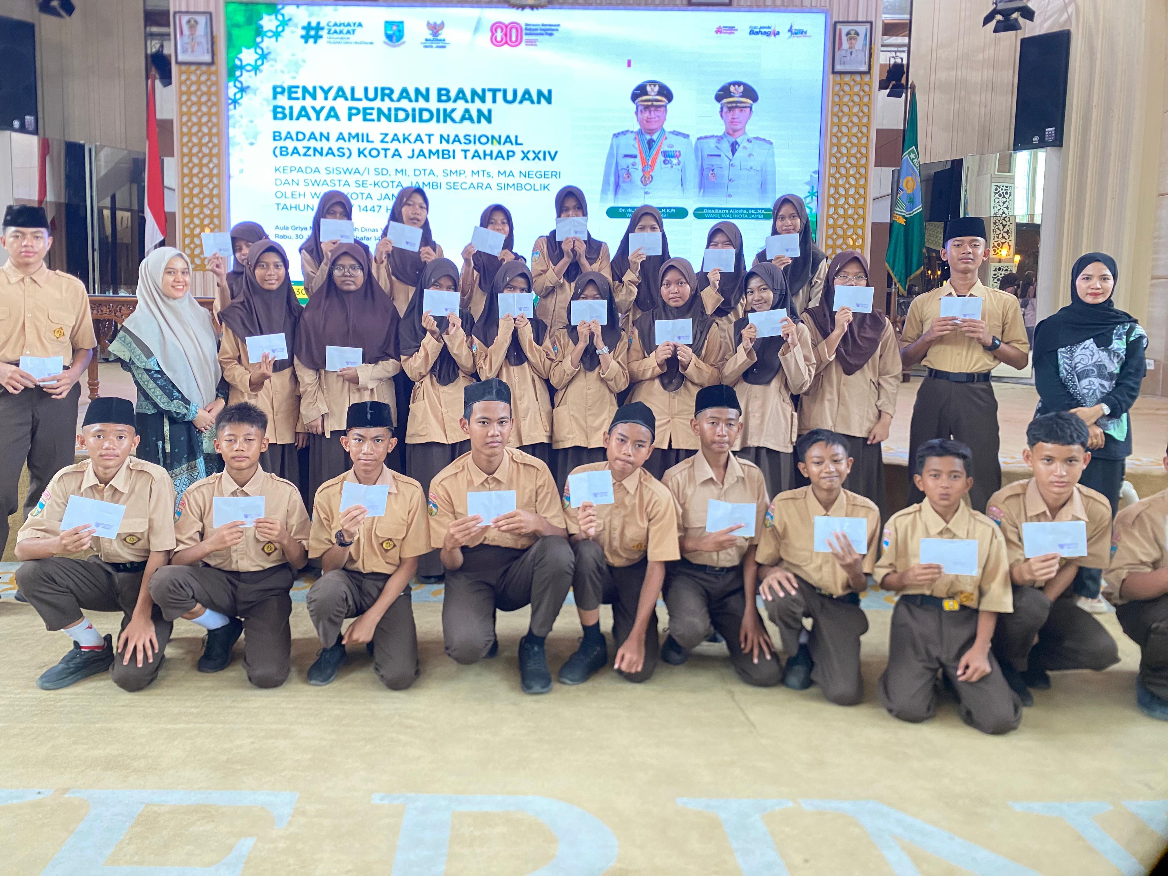 30 Siswa MTsN 2 Kota Jambi Terima Bantuan Pendidikan dari Bazda Kota Jambi 30 Siswa MTsN 2 Kota Jambi Terima Bantuan Pendidikan dari Bazda Kota Jambi