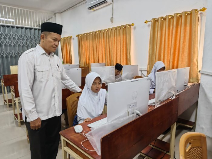 Drs. Ahmad Syukri Lakukan Monitoring, Pastikan Asesmen Berjalan Lancar