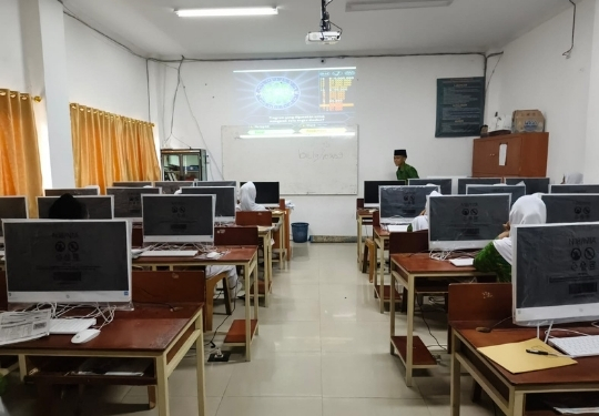 Latihan Soal ala Miliuner: Serunya Kuis Interaktif di Kelas 8