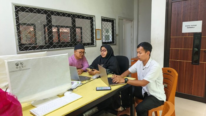 Pak Wahid Lakukan Validasi dan Uji Coba E-Book Interaktif di MTsN 2 Kota Jambi Pak Wahid Lakukan Validasi dan Uji Coba E-Book Interaktif di MTsN 2 Kota Jambi