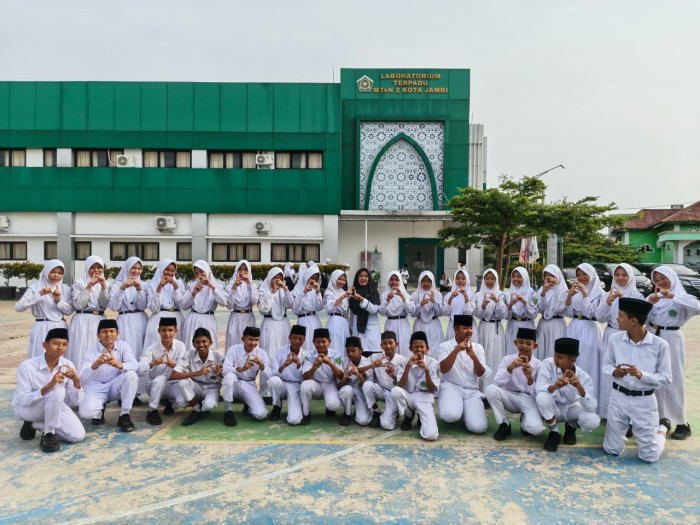 Kelas 9D Sukses Menjadi Petugas Upacara: Tertib, Kompak, dan Menginspirasi