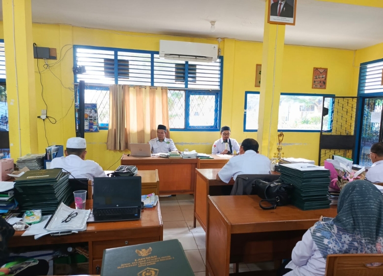 Langkah Awal Menuju Tahun Ajaran Baru: MTsN 2 Kota Jambi Siap Berbenah Langkah Awal Menuju Tahun Ajaran Baru: MTsN 2 Kota Jambi Siap Berbenah