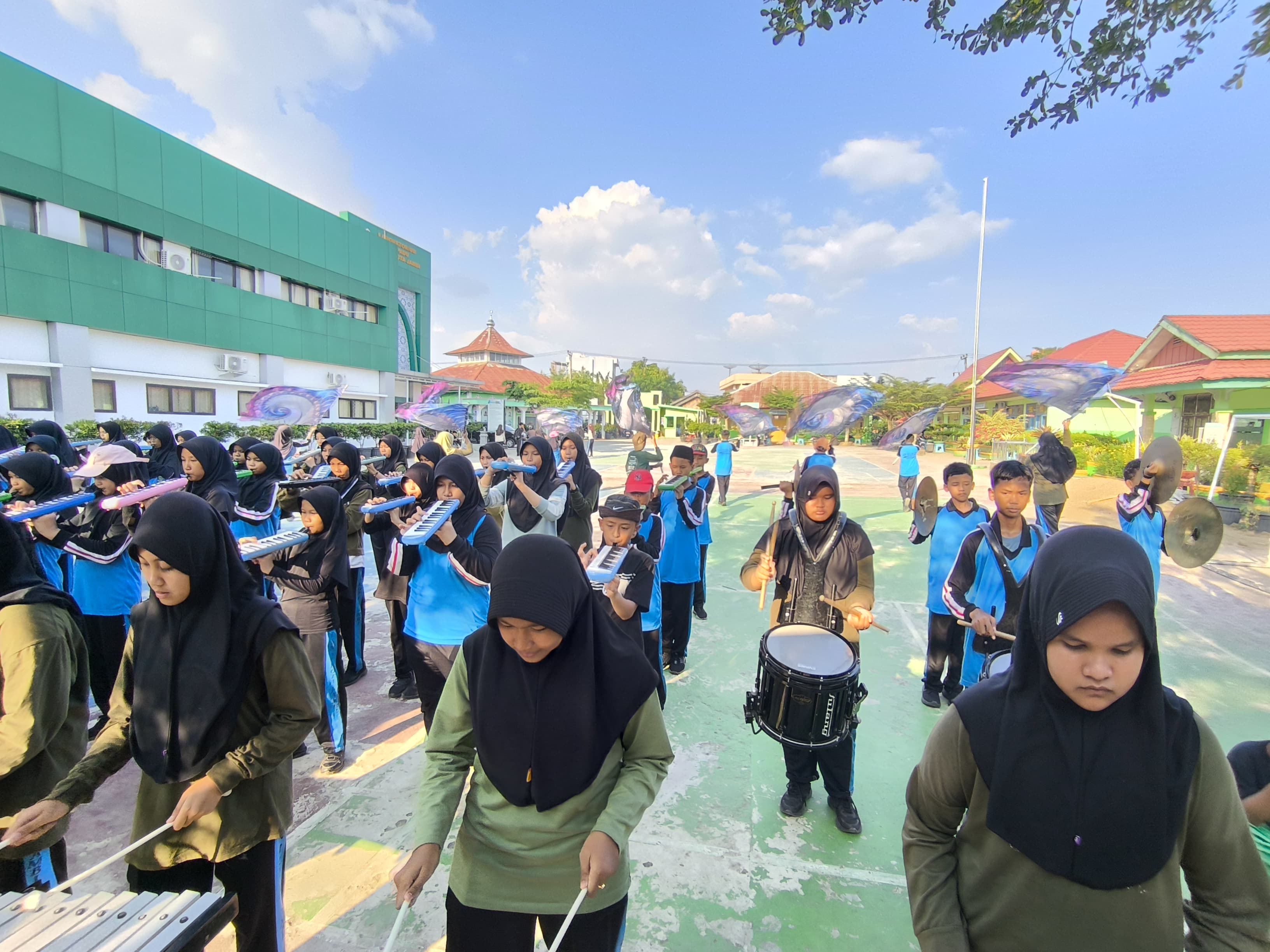 Drum Band MTsN 2 Kota Jambi Latihan Gabungan Lagu â€œHari Merdekaâ€ Sambut HUT RI ke-80