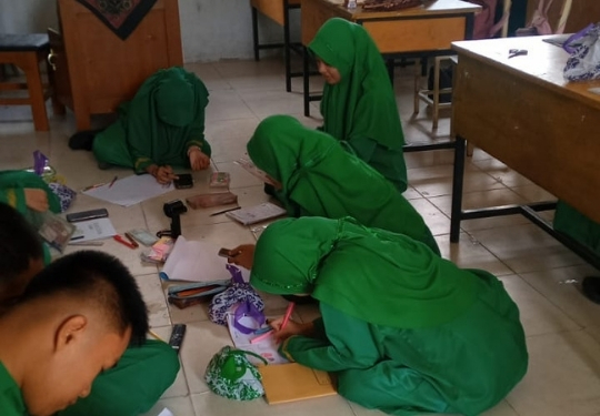 Poster Promosi: Belajar Menyampaikan Pesan Lewat Gambar dan Kata