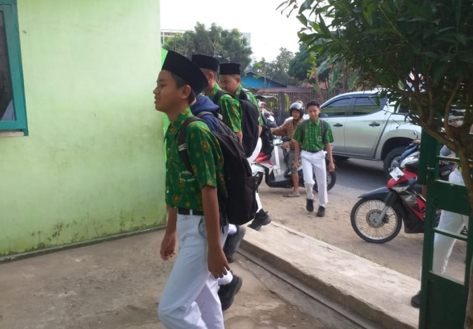 Pemisahan Gerbang Siswa dan Siswi Diterapkan di MTsN 2 Kota Jambi